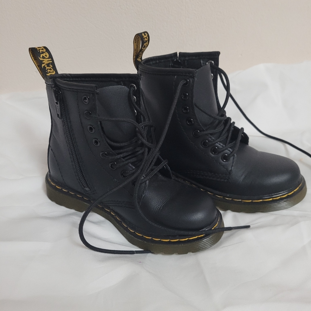 Dr. Martens kids black with zipper size 11